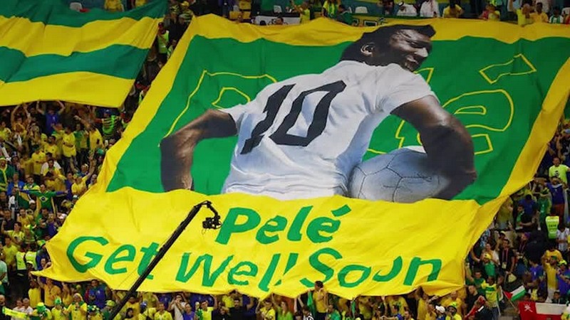 Pele là một ví dụ về cầu thủ giỏi tại giải đấu này, khi mà ông dành cả sự nghiệp để chơi bóng trong nước Pele là một ví dụ về cầu thủ giỏi tại giải đấu này, khi mà ông dành cả sự nghiệp để chơi bóng trong nước