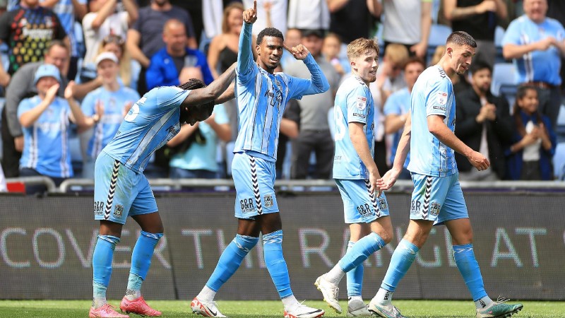 Câu lạc bộ bóng đá Coventry City là một đội bóng lâu đời tại Anh Câu lạc bộ bóng đá Coventry City là một đội bóng lâu đời tại Anh