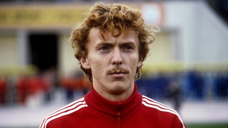 Zbigniew Boniek cũng là cầu thủ khá tên tuổi của bóng đá Ba Lan trong quá khứ Zbigniew Boniek cũng là cầu thủ khá tên tuổi của bóng đá Ba Lan trong quá khứ