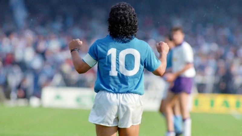 Maradona là một số 10 điển hình, vị chúa của bóng đá Argentina